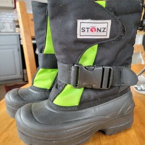 Stonz Black and Green Winter Boots